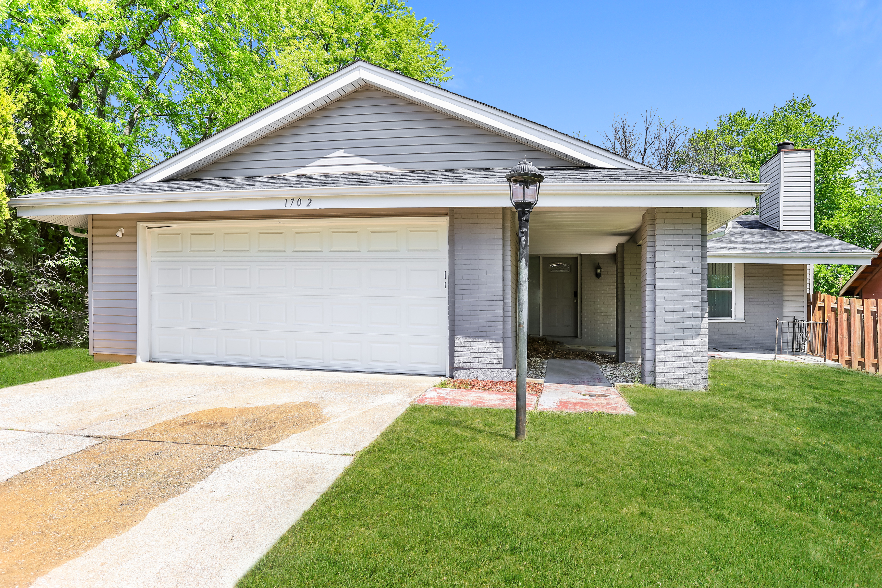 1702 Barkwood Dr Florissant, MO 63031